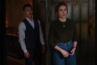 Nancy Drew – Agent Park (John Harlan Kim, l.); Nancy Drew (Kennedy McMann, r.)
