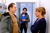 Liebe. Jetzt! – Udo (Timo Jacobs, r.) spielt Rosas (Kirsten Block, r.) Versteckspiel vor Sohn Kai (Pascal Houdus,M.) nicht weiter mit.