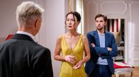 Sturm der Liebe – Henry (Elias Reichert, r.) macht sich Sorgen um seine Mutter Sophia (Krista Birkner, M., mit Martin Müller, l.) als er erfährt, was passiert ist.