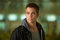 Jack Ryan: Shadow Recruit – Nach den Terroranschlägen vom 11. September 2001 verlässt Wirtschaftsstudent Jack Ryan (Chris Pine) die Uni und schließt sich freiwillig den Marines an. Bei einem Einsatz in Afghanistan wird er schwer verletzt, aber bekommt nach seiner Gesundung das Angebot, der CIA beizutreten ...