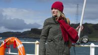 From Darkness – Claire (Anne-Marie Duff) versucht nach vorn zu blicken, doch ihre Vergangenheit holt sie ein. Nun will sie doch helfen, die Morde an den Frauen aufzuklären.