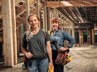 Good Bones - Mutter, Tochter, Home-Makeover – Mina Starsiak (l.); Karen Laine (r.)