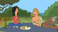 Bob's Burgers – Linda (l.) entschließt sich dazu, das Fliegen zu erlernen, dabei wird sie von dem charmantesten Kapitän (r.) der Lüfte, heftig angeflirtet, was Bob gar nicht gefällt ...