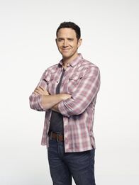 Crazy Ex-Girlfriend – (1. Staffel) - Als guter Freund von Josh lernt Greg (Santino Fontana) bald Rebecca kennen und stellt fest, dass sie immer noch Gefühle für Josh hat ...