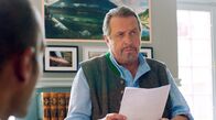 Neue Folgen - Staffel 4: Watzmann ermittelt – Benedikt Beissl (Andreas Giebel) geht mit Jerry Paulsen und Sophia Strasser die Krankenakte des Verstorbenen durch.