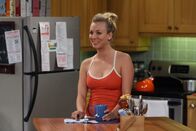 The Big Bang Theory – Ist von Howards Anmache nicht begeistert: Penny (Kaley Cuoco) ...