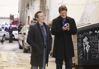 Castle – Ist Richard Castle (Nathan Fillion, r.) wirklich der richtige Ansprechpartner in Sachen Heiratsantrag? Kevin Ryan (Seamus Dever, l.) ist sich nicht mehr so sicher ...; Ist Richard Castle (Nathan Fillion, r.) wirklich der richtige Ansprechpartner in Sachen Heiratsantrag? Kevin Ryan (Seamus Dever, l.) ist sich nicht mehr so sicher ...