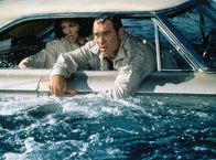 Doppelmord – Auf der Suche nach der Wahrheit geraten die verzweifelte Libby (Ashley Judd, l.) und ihr Bewährungshelfer Travis Lehman (Tommy Lee Jones, r.) in ein infames Komplott ...