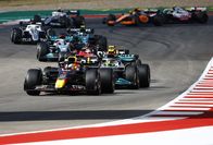 Formel 1: Großer Preis von Mexiko – Max Verstappen aus den Niederlanden, der den (1) Oracle Red Bull Racing RB18 fährt, führt eine Reihe von Autos während des F1 Grand Prix der USA auf dem Circuit of The Americas am 23. Oktober 2022 in Austin, Texas an.