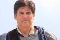 Death in Paradise – Francis (Adrian Lukis) informierte noch vor seinem Tod Humphrey darüber, dass er sich bedroht fühlte. Doch Humphreys Hilfe kommt zu spät.