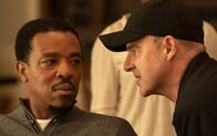 Lincoln Rhyme: Der Knochenjäger – Lincoln Rhyme (Russell Hornsby, l.); Der Knochensammler (Brian O'Byrne, r.)