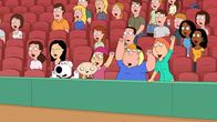 Family Guy – Peter wird von (v.l.n.r.) Brian, Stewie, Meg, Chris und Lois auf der Tribüne des Baseballspiels angefeuert und zu Höchstleistungen motiviert ...