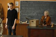 Community – Jeff Winger (Joel McHale), Professeur June Bauer (Betty White )