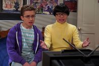 The Goldbergs – (v.li.) Sean Giambrone (Adam Goldberg), Kenny Ridwan (Dave Kim).