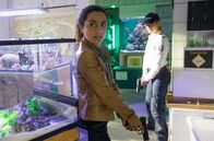 WaPo Berlin – Bewaffneter Einsatz in der Reptilienstation: Jasmin Sayed (Sesede Terziyan, l.) und Paula Sprenger (Sarina Radomski, r.) jagen illegale Tierschmuggler.