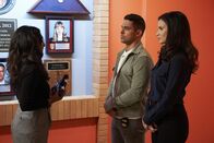 Navy CIS – (v.l.n.r.) Diya Khatri (Menik Gooneratne); Nick Torres (Wilmer Valderrama); Jessica Knight (Katrina Law)
