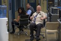 Brooklyn Nine-Nine – (v.l.n.r.) Rosa Diaz (Stephanie Beatriz); Scully (Joel McKinnon Miller); Hitchcock (Dirk Blocker)
