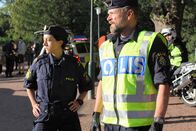 Thin Blue Line – Ein Antiterroreinsatz des Sondereinsatzkommandos hält die ganze Stadt in Atem. Jesse (Per Lasson) und Leah (Gizem Erdogan) versuchen die Menschen zu beruhigen, doch etwas Unerwartetes lässt die Stimmung plötzlich umschlagen.