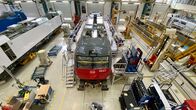 Zugkraft mit Strom - Die Hightech-E-Lok – Fast jeden Tag rollt eine E-Lok vom Vectron-Werksgelände und wird – von Schweden bis nach Italien – nach ganz Europa geliefert.