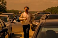 Greenland – John (Gerard Butler) sucht in dem ausgebrochenen Chaos verzweifelt nach seiner Familie.