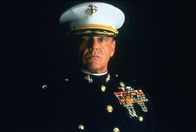 Eine Frage der Ehre – Der eisenharte Col. Nathan R. Jessup (Jack Nicholson) ist undurchschaubar. Hat er den Befehl gegeben, der zu dem Tod des Soldaten William Santiago geführt hat?