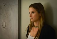 Extant – Wie wird Julie (Grace Gummer) reagieren, sollte die Regierung ihr tatsächlich Ethan wieder wegnehmen?