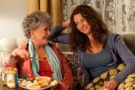 Einmal ist keinmal – Grandma Mazur (Debbie Reynolds, l.) and Stephanie Plum (Katherine Heigl, r.)
