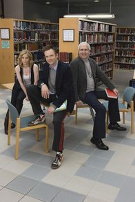 Community – (1. Staffel) - Wollen den Grundkurs bei Senor Chang bestehen und gründen deshalb eine ganz besondere Lerngruppe: Jeff Winger (Joel McHale, M.), Pierce (Chevy Chase, r.) und Britta (Gillian Jacobs, l.) ...