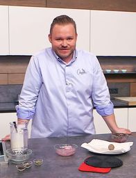Kochroulette – Richard Rauch: "Knusprige Käferbohnenkroketten, Rote Rüben, Radieschen, geräucherter Sauerrahm".
