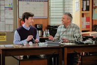 Man with a Plan – Lowell (Matt Cook, l.); Adam Burns (Matt LeBlanc, r.)