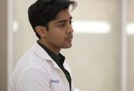 Atlanta Medical – Kann Dr. Devon Pravesh (Manish Dayal) dem Chaos in der Notaufnahme nach einem Busunfall standhalten?