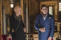 American Horror Story – Liz Taylor (Denis O'Hare, l.); James March (Evan Peters, r.)