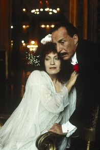 Das Phantom der Oper – Carlotta (Andréa Ferréol, l.)