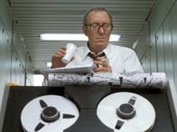 Baader – Mit Computern und Rasterfahndung rüstet BKA-Chef Kurt Krone (Vadim Glowna) zum Krieg gegen die RAF.