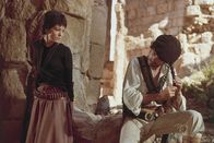 Zwei Compañeros – Zwei Compañeros Gemeinsam für Mexiko: Iris Berben als Lola, Thomas Milian als «der Baske» Copyright: SRF/BetaFilm