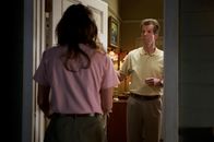 Young Sheldon – Mary Cooper (Zoe Perry, l.); Pastor Jeff (Matt Hobby, r.)
