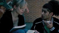 Puls – Mattie (Kristen Bell, l.); Stone (Rick Gonzalez, r.)