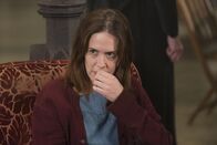 American Horror Story – Der Alptraum nimmt wie es scheint kein Ende. Lana (Sarah Paulson) glaubt ihren Augen kaum zu trauen, als Dr. Oliver Thredson den Raum betritt ...