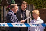 Inspector Barnaby – DCI John Barnaby (Neil Dudgeon, l.) berät sich mit seinem Assistenten DS Jamie Winter (Nick Hendrix) und Rechtsmedizinerin Fleur Perkins (Annette Badland).