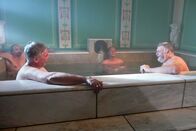 planet schule: Das Römer-Experiment – Eine der beliebtesten Freizeitbeschäftigungen der Römer: Ein Besuch in der Therme.