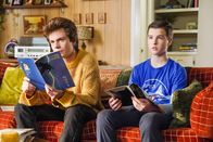 Young Sheldon – Connor (Joe Apollonio, l.); Sheldon Cooper (Iain Armitage, r.)