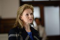 Silent Witness – Amanda Long (Dervla Kirwan) gesteht sich ein, einen Fehler begangen zu haben.
