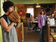 The Middle – Charlie McDermott (Axl Heck), Patricia Heaton (Frankie Heck).