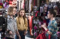 Young Sheldon – (v.l.n.r.) Paige (Mckenna Grace); Missy Cooper (Raegan Revord); Sheldon Cooper (Iain Armitage)
