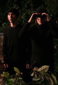 Malcolm mittendrin – Als Lois (Jane Kaczmarek, r.)mitbekommt, dass Reese (Justin Berfield, l.) von vier High School-Schönheiten verarscht wurde, schwört sie den Mädchen furchtbare Rache und ersinnt einen Plan, das Leben der Teenager-Gören zu zerstören ...