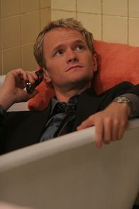 How I Met Your Mother – Barney (Neil Patrick Harris) will eigentlich nur eines: Dass sich Ted wieder einmal so richtig volllaufen lässt ...