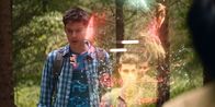 Silverpoint – Irgendwie beginnt die fiktive Welt sich "aufzulösen". Schnell müssen die vier den Stein im Wald aktivieren. Louis (Oliver Cunliffe) ist erstaunt, dass der Stein nun Hologramme von ihnen mit Fortschritts-Balken anzeigt.