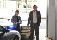 Navy CIS: L.A. – Granger (Miguel Ferrer, r.) und Nell (Renée Felice Smith, l.) in heikler Mission ...