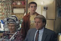 Malcolm mittendrin – Malcolm (Frankie Muniz, mi.) gelingt es nicht, seine Großmutter Ida (Cloris Leachman) und ihren Anwalt (David Rasche) von der Klage gegen die Familie abzubringen.