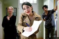 Oben ohne – (v.li.) Bibiana Zeller (Hilde), Nadja Maleh (Rosi), Philip Leenders (James Horrowitz).